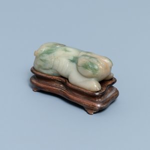 A Chinese jadeite model of a dog, 19/20th C. — 照片 8