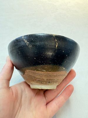 A Chinese Jizhou papercut resist-decorated 'plum blossom' bowl and a white-glazed bowl, Southern Song/Ming — foto 4