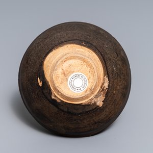 A Chinese Jizhou slip-decorated 'phoenix' bowl, Song/Yuan — photo 2