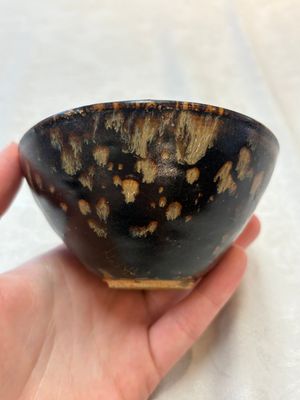 A Chinese Jizhou tortoiseshell-glazed tea bowl, a ewer and a black-glazed vase, Jin and later — foto 13