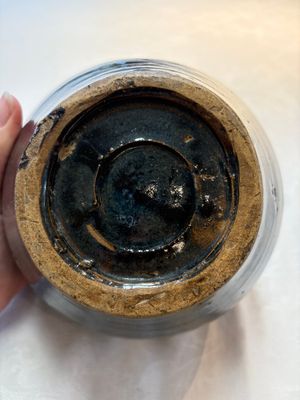 A Chinese Jizhou tortoiseshell-glazed tea bowl, a ewer and a black-glazed vase, Jin and later — foto 6