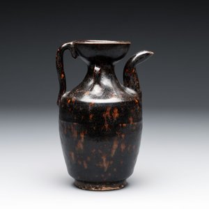 A Chinese Jizhou tortoiseshell-glazed tea bowl, a ewer and a black-glazed vase, Jin and later — foto 8