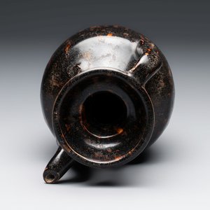 A Chinese Jizhou tortoiseshell-glazed tea bowl, a ewer and a black-glazed vase, Jin and later — foto 10