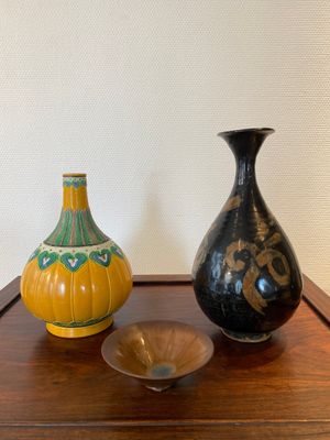 A Chinese Jizhou vase, a Jian bowl and a yellow-ground vase, Song and later — 照片 1