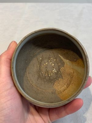 A Chinese 'jun' bowl and a Dehua blanc de Chine group with Guanyin, Ming/Qing — photo 14