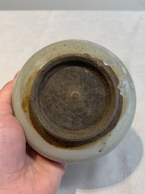 A Chinese 'jun' bowl and a Dehua blanc de Chine group with Guanyin, Ming/Qing — photo 15
