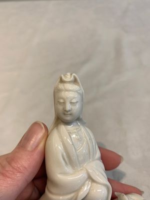 A Chinese 'jun' bowl and a Dehua blanc de Chine group with Guanyin, Ming/Qing — photo 6