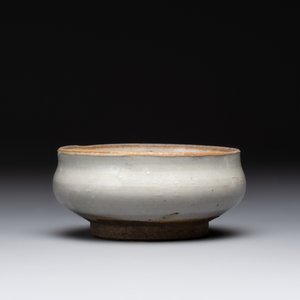 A Chinese 'jun' bowl and a Dehua blanc de Chine group with Guanyin, Ming/Qing — photo 10