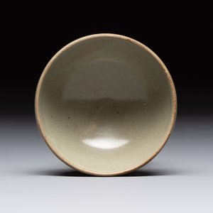 A Chinese 'jun' cup, Yuan/Ming — photo 1