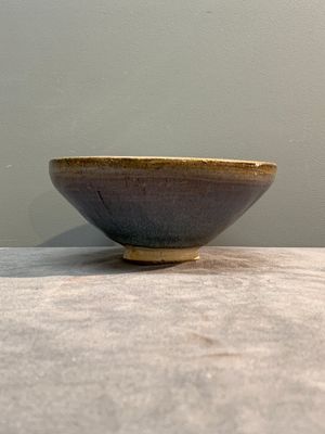 A Chinese Jun-glazed bowl and a narcissus basin, Ming/Qing — photo 2