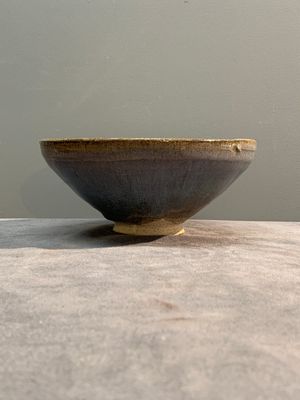 A Chinese Jun-glazed bowl and a narcissus basin, Ming/Qing — photo 3