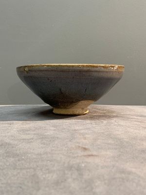 A Chinese Jun-glazed bowl and a narcissus basin, Ming/Qing — photo 4