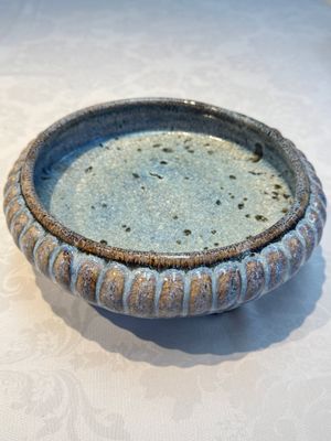 A Chinese Jun-type flambé-glazed tripod censer and a Junyao blue-glazed bowl, 19/20th C. — photo 16