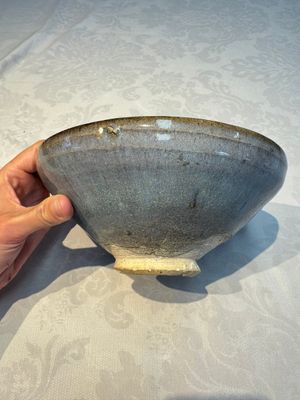 A Chinese Jun-type flambé-glazed tripod censer and a Junyao blue-glazed bowl, 19/20th C. — photo 2