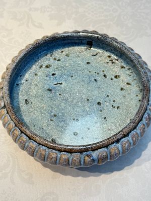 A Chinese Jun-type flambé-glazed tripod censer and a Junyao blue-glazed bowl, 19/20th C. — photo 27