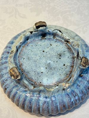 A Chinese Jun-type flambé-glazed tripod censer and a Junyao blue-glazed bowl, 19/20th C. — photo 28
