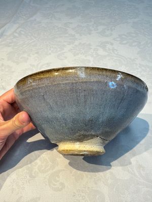 A Chinese Jun-type flambé-glazed tripod censer and a Junyao blue-glazed bowl, 19/20th C. — photo 3