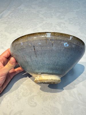 A Chinese Jun-type flambé-glazed tripod censer and a Junyao blue-glazed bowl, 19/20th C. — photo 4