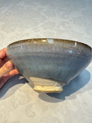 A Chinese Jun-type flambé-glazed tripod censer and a Junyao blue-glazed bowl, 19/20th C. — photo 5