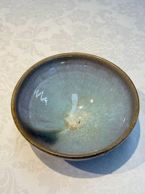 A Chinese Jun-type flambé-glazed tripod censer and a Junyao blue-glazed bowl, 19/20th C. — photo 6