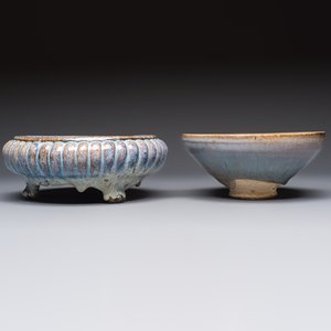A Chinese Jun-type flambé-glazed tripod censer and a Junyao blue-glazed bowl, 19/20th C. — photo 3