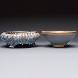 A Chinese Jun-type flambé-glazed tripod censer and a Junyao blue-glazed bowl, 19/20th C. — photo 5