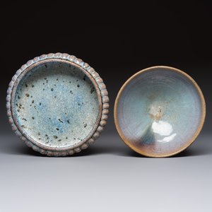 A Chinese Jun-type flambé-glazed tripod censer and a Junyao blue-glazed bowl, 19/20th C. — photo 6