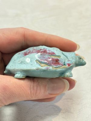 A Chinese jun-type purple-splashed model of a turtle, 17/18th C. — photo 2