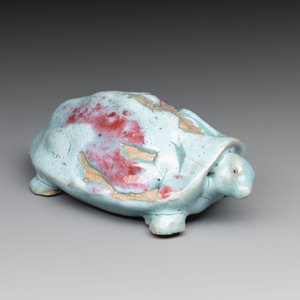 A Chinese jun-type purple-splashed model of a turtle, 17/18th C. — photo 2