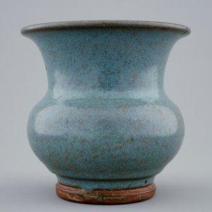 A Chinese junyao glazed vase with engraved inscription, 19/20th C. — photo 5