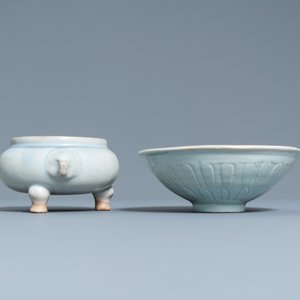 A Chinese junyao tripod censer and a qingbai 'lotus' bowl, Song — 照片 3