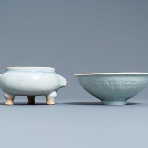 A Chinese junyao tripod censer and a qingbai 'lotus' bowl, Song — 照片 4