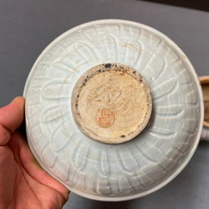 A Chinese junyao tripod censer and a qingbai 'lotus' bowl, Song — 照片 9