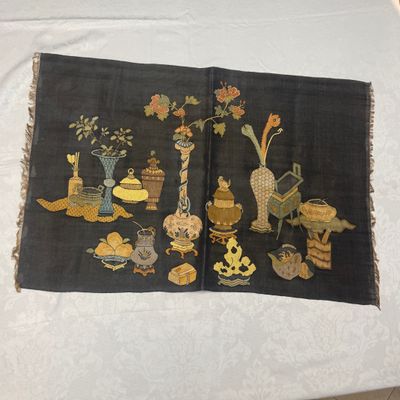 A Chinese kesi 'Antiquities' panel — photo 1
