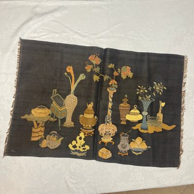 A Chinese kesi 'Antiquities' panel — photo 2