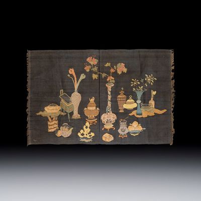 A Chinese kesi 'Antiquities' panel, 19/20th C.