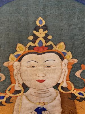 A Chinese kesi silk weaving depicting 'Buddha sitting on a lotus throne', Qing — photo 9