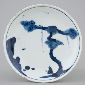 A Chinese ko-sometsuke blue and white saucer dish for the Japanese market, Transitional period, 1620-1683 — 照片 1