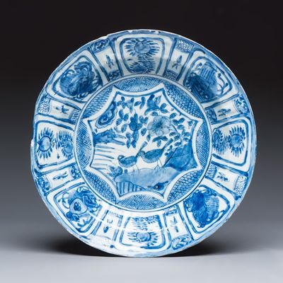 A Chinese 'Kraak' blue and white 'Birds' dish, Wanli