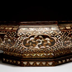 A Chinese lacquer and mother of pearl box, 18th C. — 照片 5