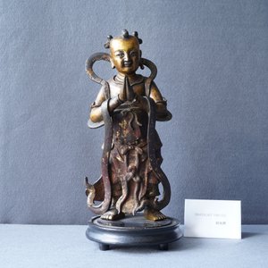 A Chinese lacquered and gilt bronze figure of a servant, Ming — 照片 8
