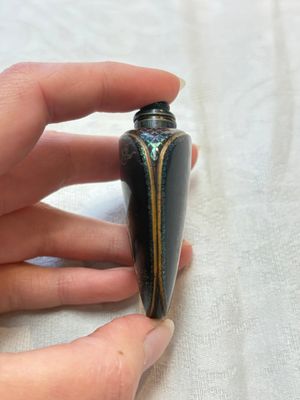 A Chinese lacquered and mother-of-pearl-inlaid 'Chang'e 嫦娥' snuff bottle, Qianlong mark and of the period — foto 2
