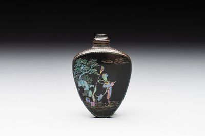 A Chinese lacquered and mother-of-pearl-inlaid 'Chang'e 嫦娥' snuff bottle, Qianlong mark and of the period