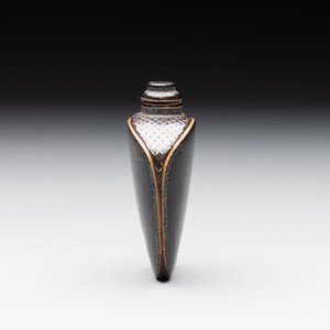 A Chinese lacquered and mother-of-pearl-inlaid 'Chang'e 嫦娥' snuff bottle, Qianlong mark and of the period — foto 2