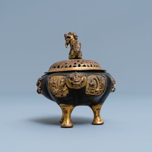 A Chinese lacquered and parcel-gilt bronze tripod censer and cover, Ming — 照片 5