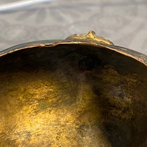 A Chinese lacquered and parcel-gilt bronze tripod censer and cover, Ming — 照片 9