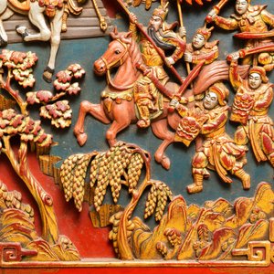 A Chinese lacquered and polychromed carved wooden panel, 19th C. — photo 6