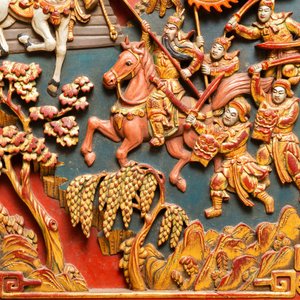 A Chinese lacquered and polychromed carved wooden panel, 19th C. — photo 7
