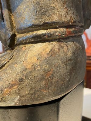 A Chinese lacquered and polychromed wood sculpture of a Buddhist guardian, Ming — photo 14