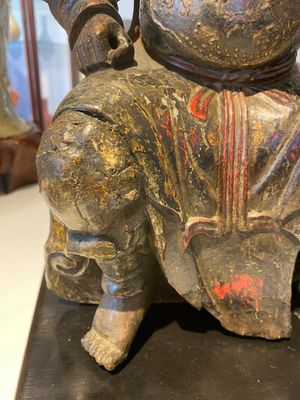 A Chinese lacquered and polychromed wood sculpture of a Buddhist guardian, Ming — photo 10